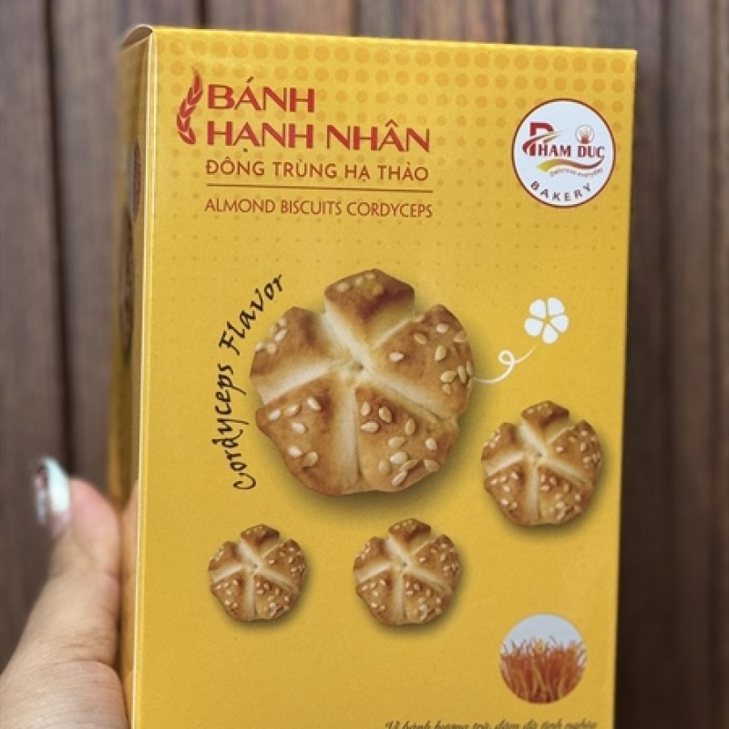 Bánh hạnh nhân đông trùng thảo